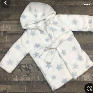 Blankets and Beyond star robe